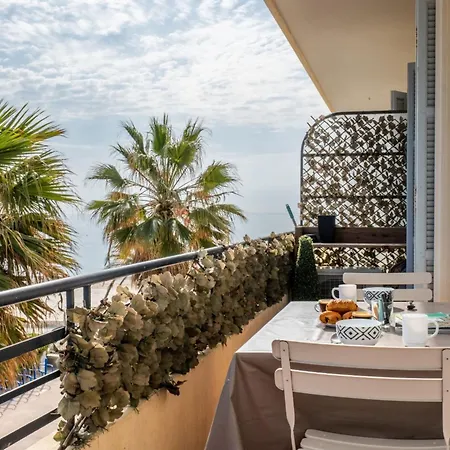 With Balcony With Vue Villeneuve-Loubet